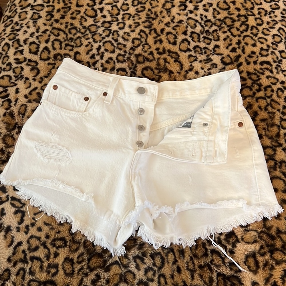 Levi’s premium 501 button fly white distressed shorts - Picture 3 of 8